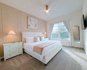 Iron/ironing board, travel cot, WiFi, bed sheets - 2026 Elegant Modern Retreat (Kissimmee)