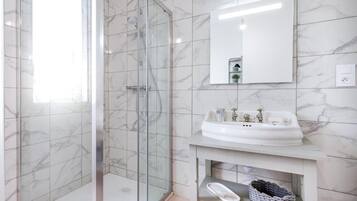 Chambre Double, vue jardin | Salle de bain