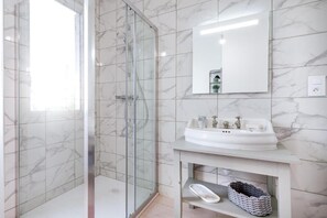 Double Room, Garden View | Bathroom