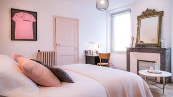 Blackout drapes, free WiFi