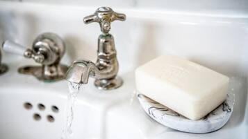 Doppelzimmer, Gartenblick | Badezimmerausstattung