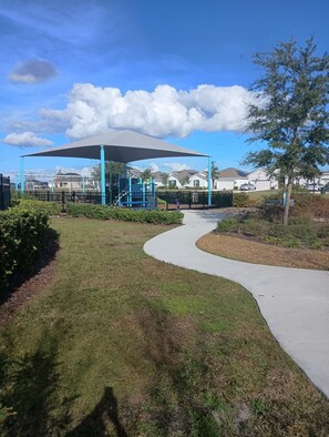 Children’s area - Spacious New 7-bedroom house in beautiful Groveland with AC , gym, pool and park (Groveland)