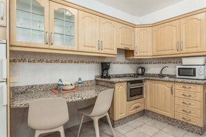 Fridge, microwave, oven, toaster - Los Playeros - in the center close to the beach (Playa De Los Cristianos)