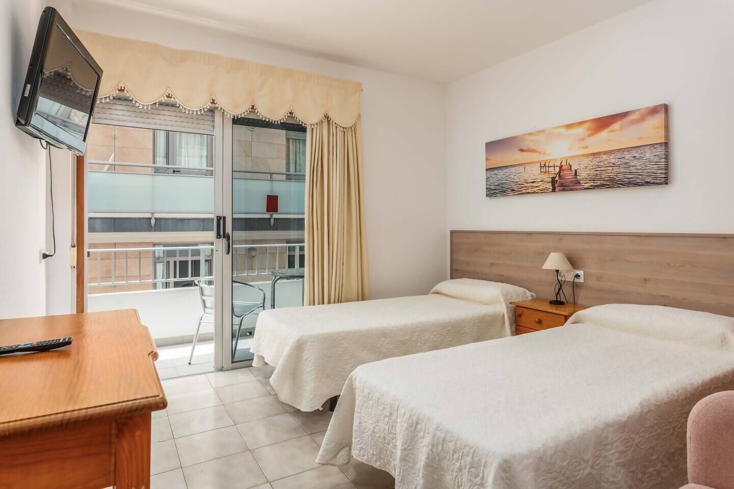 熨斗/熨衫板、Wi-Fi、床單