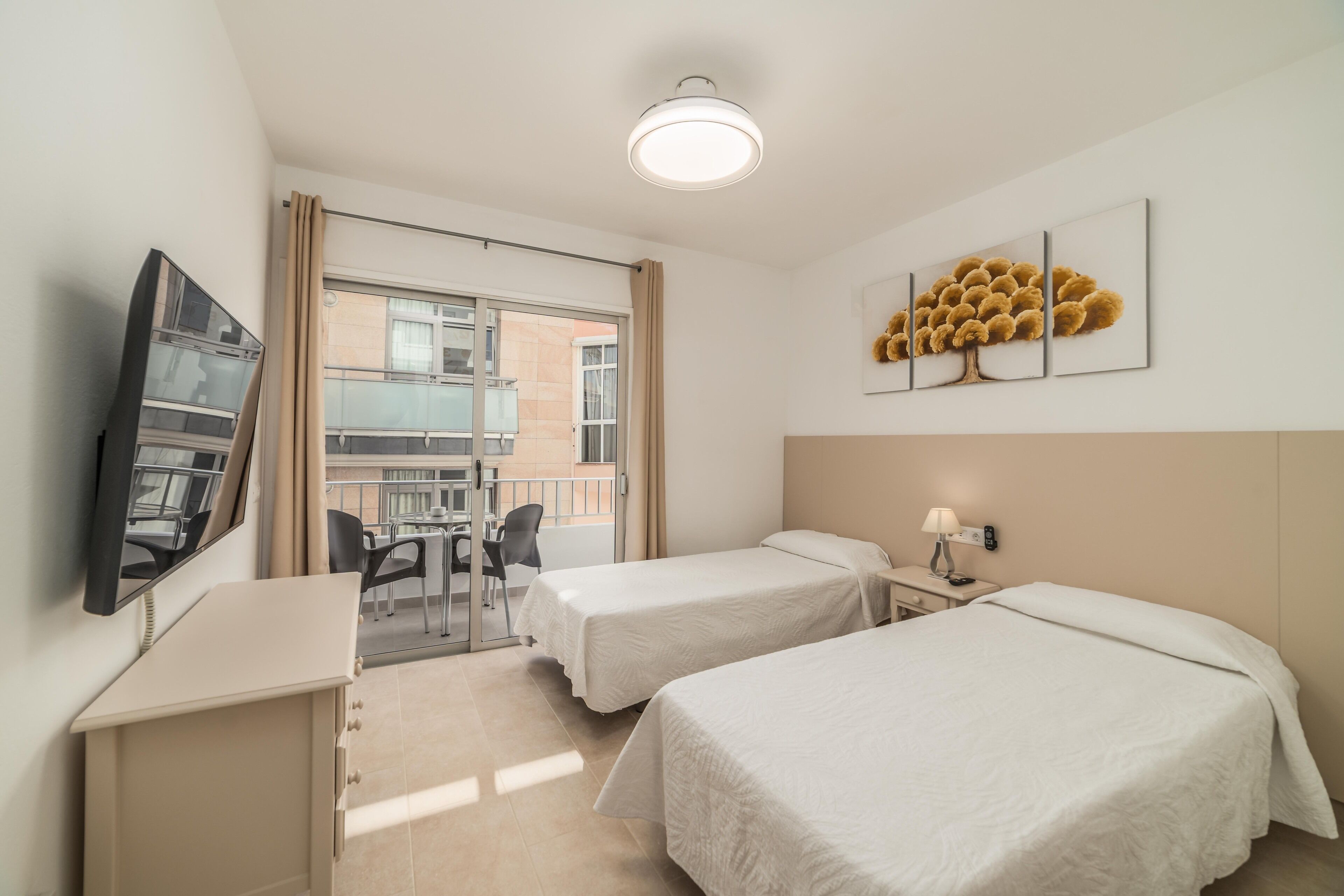 熨斗/熨衫板、Wi-Fi、床單