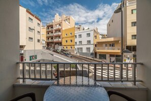 Outdoor dining - Los Playeros - typical canarian apartment (Playa De Los Cristianos)