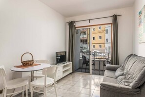 TV - Los Playeros - typical canarian apartment (Playa De Los Cristianos)