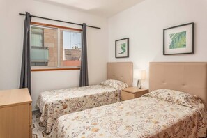 2 bedrooms, iron/ironing board, WiFi, bed sheets - Los Playeros - nice town house apartment (Playa De Los Cristianos)
