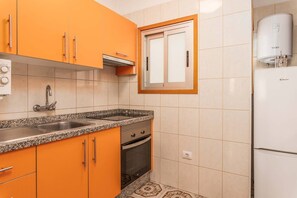 Fridge, microwave, oven, stovetop - Los Playeros - nice town house apartment (Playa De Los Cristianos)