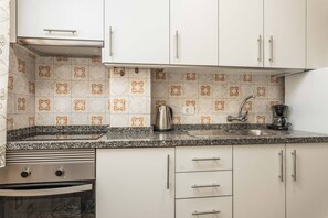Fridge, microwave, oven, stovetop - Los Playeros - great location in the center (Playa De Los Cristianos)