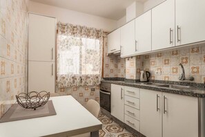 Fridge, microwave, oven, stovetop - Los Playeros - great location in the center (Playa De Los Cristianos)