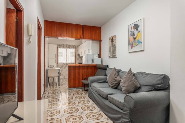 TV - Los Playeros - great location in the center (Playa De Los Cristianos)