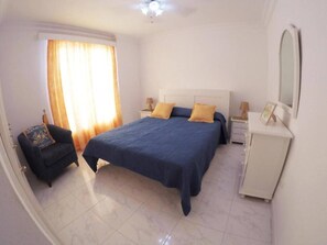1 chambre, fer et planche à repasser, Wi-Fi, literie fournie