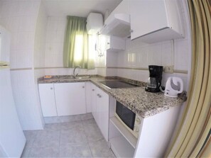 Fridge, microwave, oven, toaster - Torres del Sol - stunning sea view and pools (Playa De Los Cristianos)