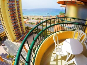 Outdoor dining - Torres del Sol - great sea views, community pools (Playa De Los Cristianos)