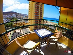 Outdoor dining - Torres del Sol - stunning views to the sea (Playa De Los Cristianos)