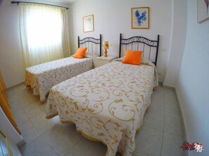 1 bedroom, iron/ironing board, WiFi, bed sheets - Torres del Sol - stunning views to the sea (Playa De Los Cristianos)