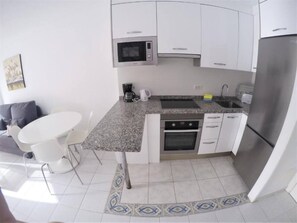 Fridge, microwave, oven, stovetop - Torres del Sol - fantastic sea views (Playa De Los Cristianos)