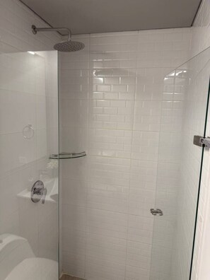Hair dryer, towels, soap, toilet paper - New, modern and comfortable in the best location (Bogotá)
