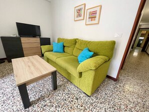 TV - Canarias - modern apartment in the center (Playa De Los Cristianos)