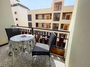 Outdoor dining - Canarias - modern apartment in the center (Playa De Los Cristianos)