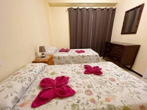 2 chambres, fer et planche à repasser, Wi-Fi, draps fournis