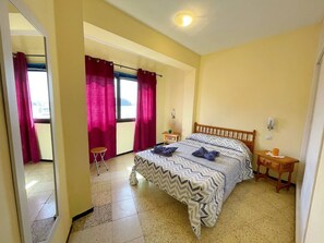 2 bedrooms, iron/ironing board, WiFi, bed sheets - Sierra - Apartment for 4 with nice sea view (Playa De Los Cristianos)