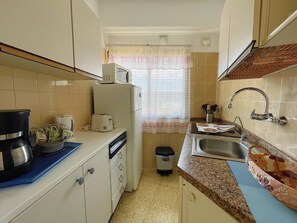 Fridge, microwave, oven, toaster - Sierra - Apartment for 4 with nice sea view (Playa De Los Cristianos)