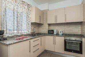 Fridge, microwave, oven, toaster - Great apartment for 4 people with sea views (Playa De Los Cristianos)