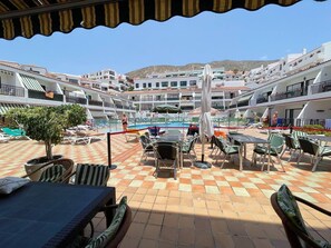 Outdoor dining - CHIPEQUE - sunny apartment with community pool (Playa De Los Cristianos)