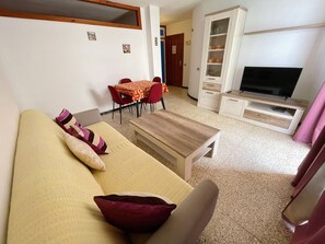 TV - PLAYA building - next to the sea (Playa De Los Cristianos)