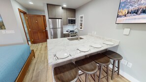 Kühlschrank, Mikrowelle, Ofen, Geschirrspüler