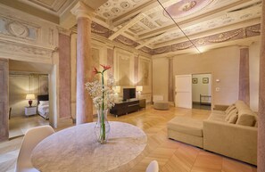 Interior - Elegant Historic Apartment with Frescoes and View of Valdichiana (Cortona)