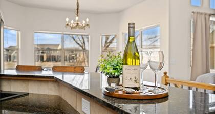 Cabin-Style Group Retreat Near RMNP, Lakes & Golf