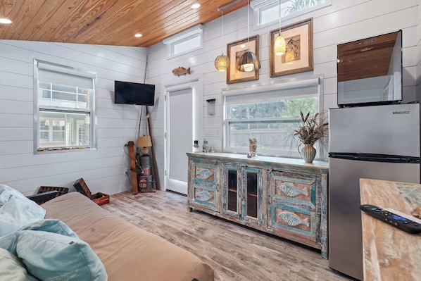 Interior - Florida Breeze l Hot Tub l Walkable (St. Augustine)
