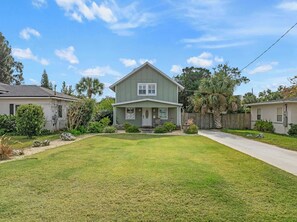 Exterior - Florida Breeze l Hot Tub l Walkable (St. Augustine)