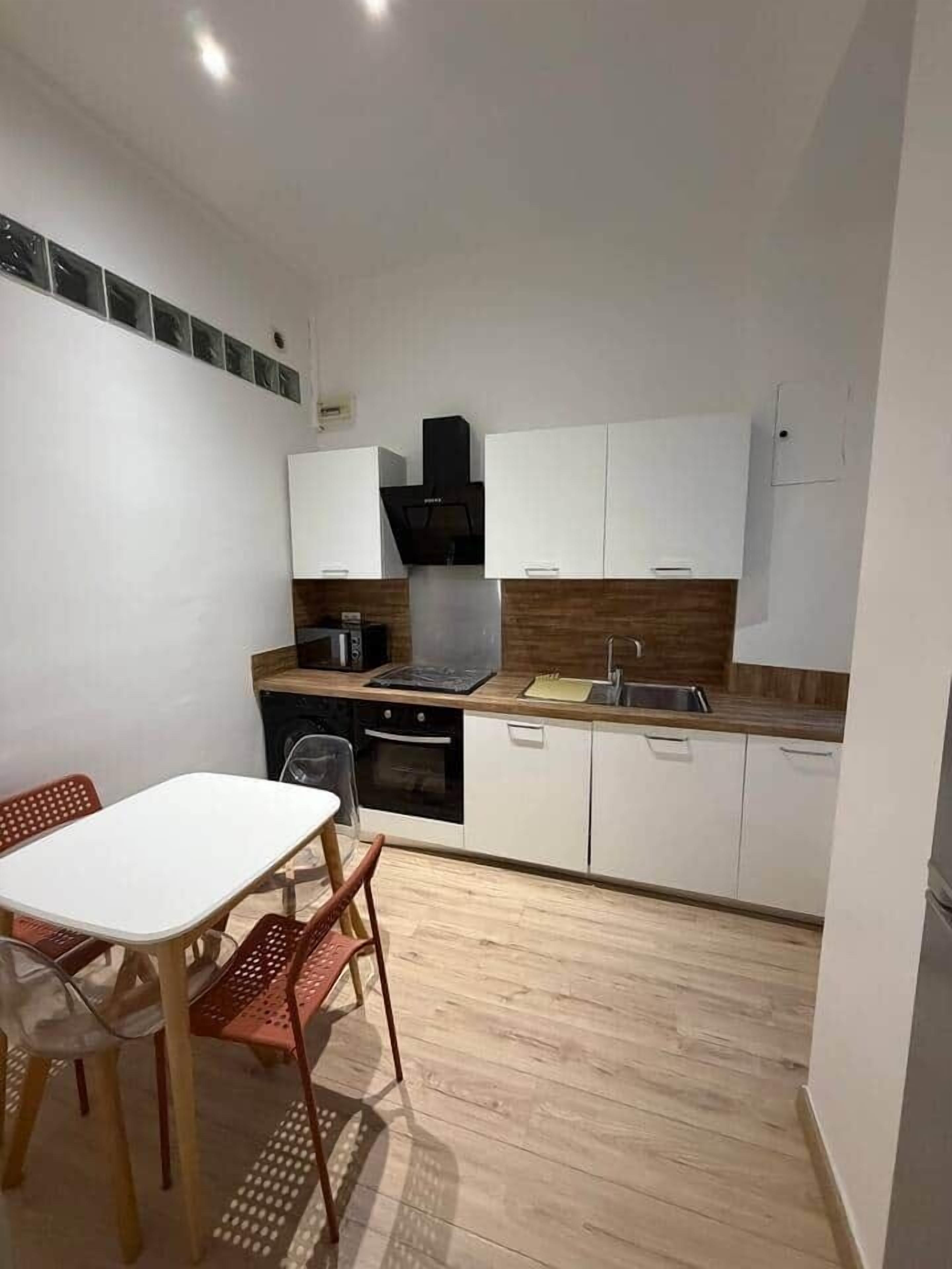 Réfrigérateur, micro-ondes, four, lave-vaisselle