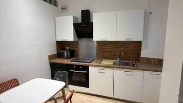 Réfrigérateur, micro-ondes, four, lave-vaisselle