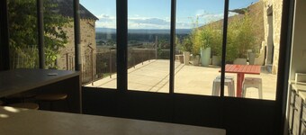 Provencal farmhouse in an estate with an exceptional view