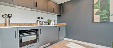 Batterie de cuisine, vaisselle et ustensiles