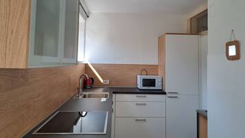 KĂŒhlschrank, Mikrowelle, Ofen, Herdplatte