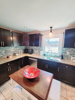 Microondas, horno, parrilla de estufa y lavavajillas 