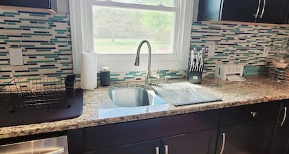 Nice Quaint Getaway in Charlotte