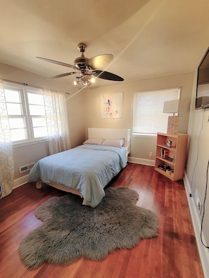 3 bedrooms, iron/ironing board, free WiFi, bed sheets - Nice Quaint Getaway in Charlotte (Charlotte)
