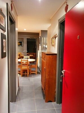 Dining - Cozy Little Nest in Morillon, Just 50m from the Cable Cars (Morillon)