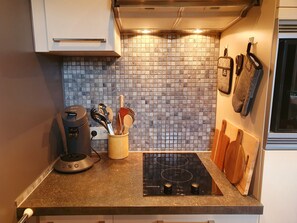 Fridge, microwave, oven, dishwasher - Cozy Little Nest in Morillon, Just 50m from the Cable Cars (Morillon)