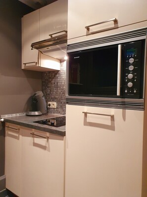 Fridge, microwave, oven, dishwasher - Cozy Little Nest in Morillon, Just 50m from the Cable Cars (Morillon)