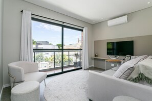 TV - Wi-Fi 400mb + 50” Smart TV | Beach 1.5 km | #CHA13 (Florianópolis)