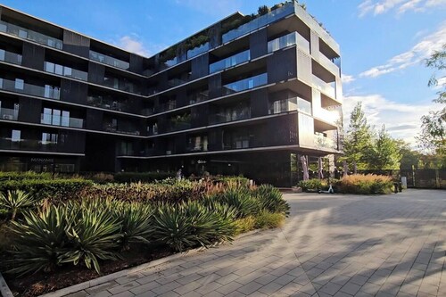 Riverside Luxury Studio AC, Balcony, Fast WIFI, Steps to Market Square