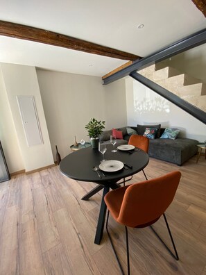 Interior - Holiday Home “Le Mistral” with Shared Pool, Wi-Fi & Air Conditioning (Saint-Rémy-de-Provence)